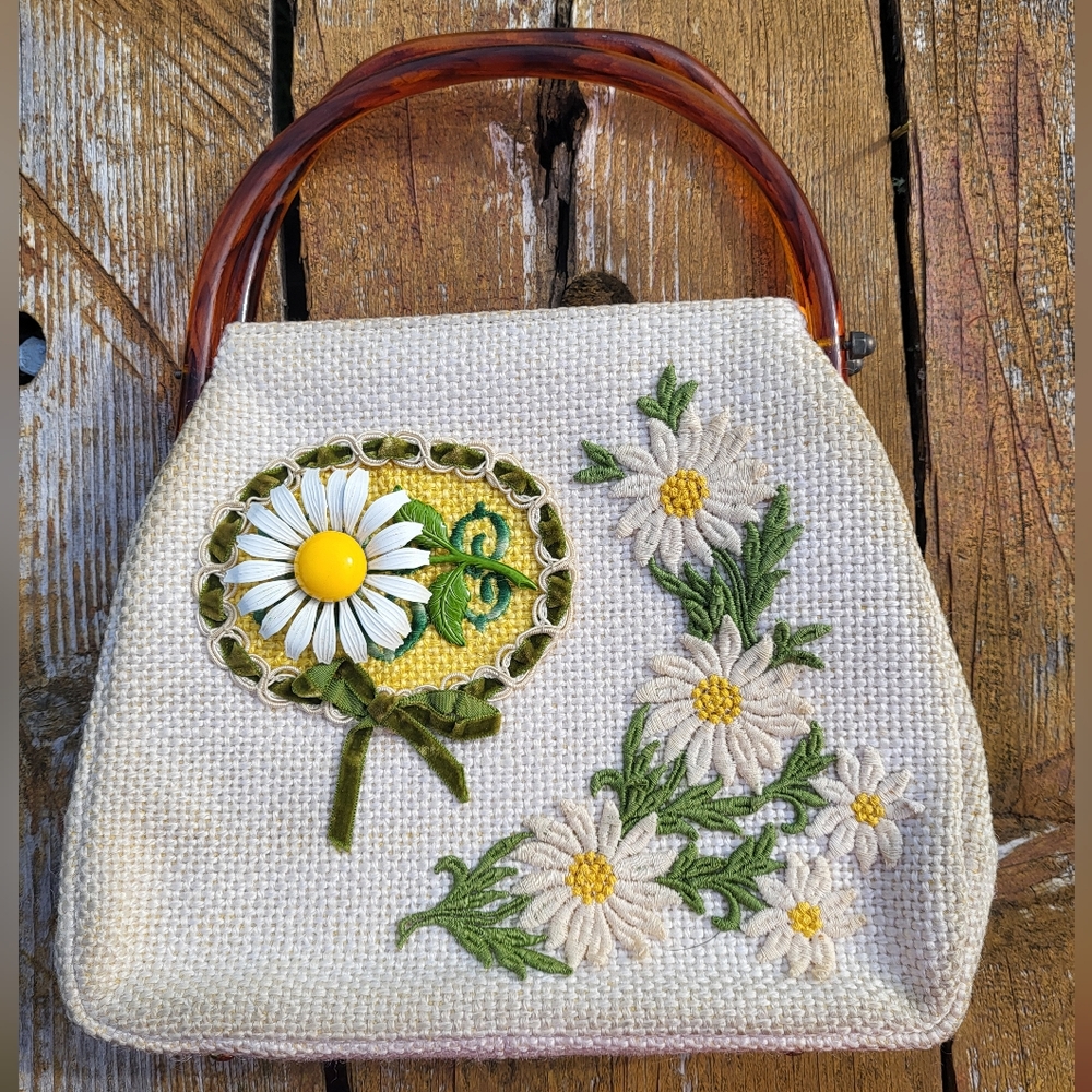 "Coming Up Daisies" Vintage Floral Bag with Bakelite Handle